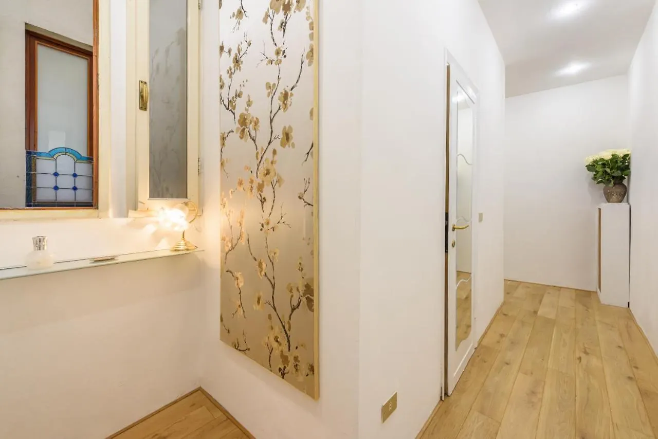 Lucky House By Mmega Daire Floransa İtalya